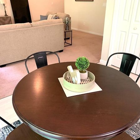 Enjoy This Amazing Home With Porch & Grill Near Dt Woodstock Room photo
