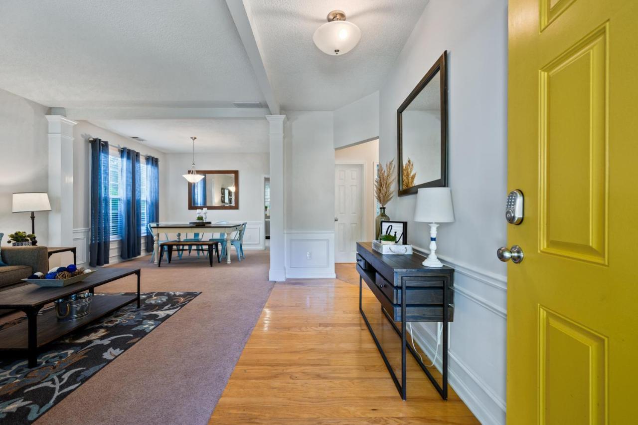 Enjoy This Amazing Home With Porch & Grill Near Dt Woodstock Exterior photo