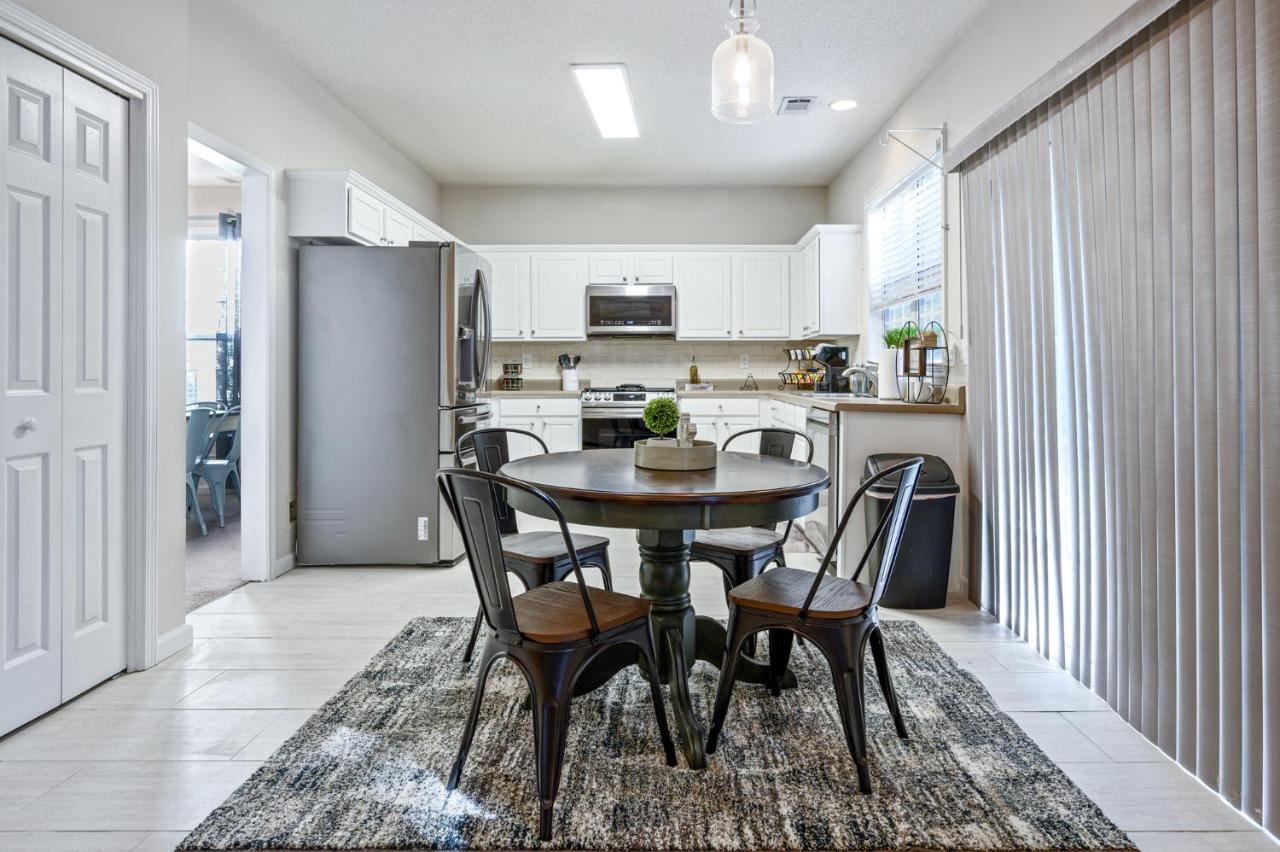 Enjoy This Amazing Home With Porch & Grill Near Dt Woodstock Exterior photo
