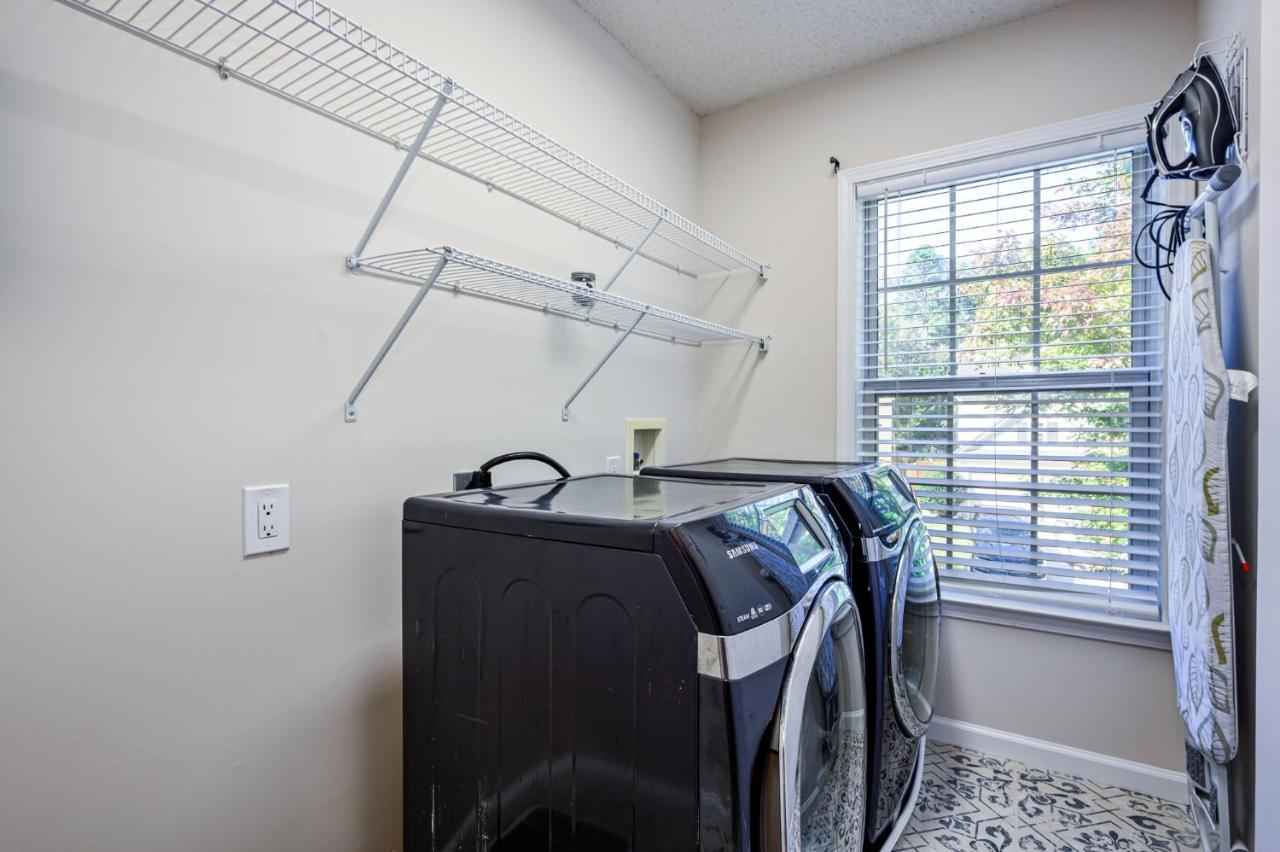 Enjoy This Amazing Home With Porch & Grill Near Dt Woodstock Exterior photo