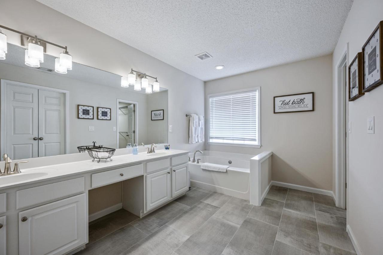 Enjoy This Amazing Home With Porch & Grill Near Dt Woodstock Exterior photo