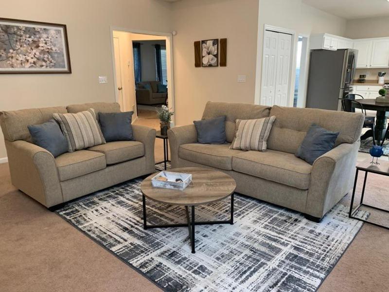 Enjoy This Amazing Home With Porch & Grill Near Dt Woodstock Room photo