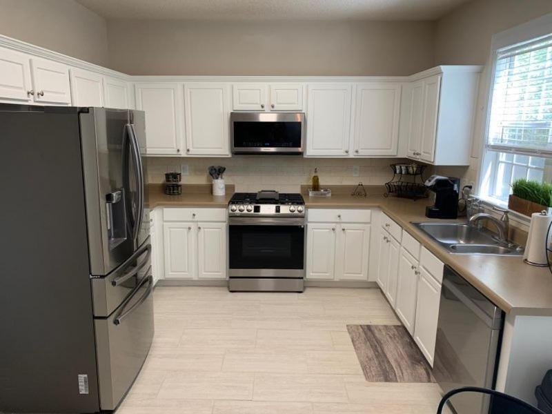 Enjoy This Amazing Home With Porch & Grill Near Dt Woodstock Room photo