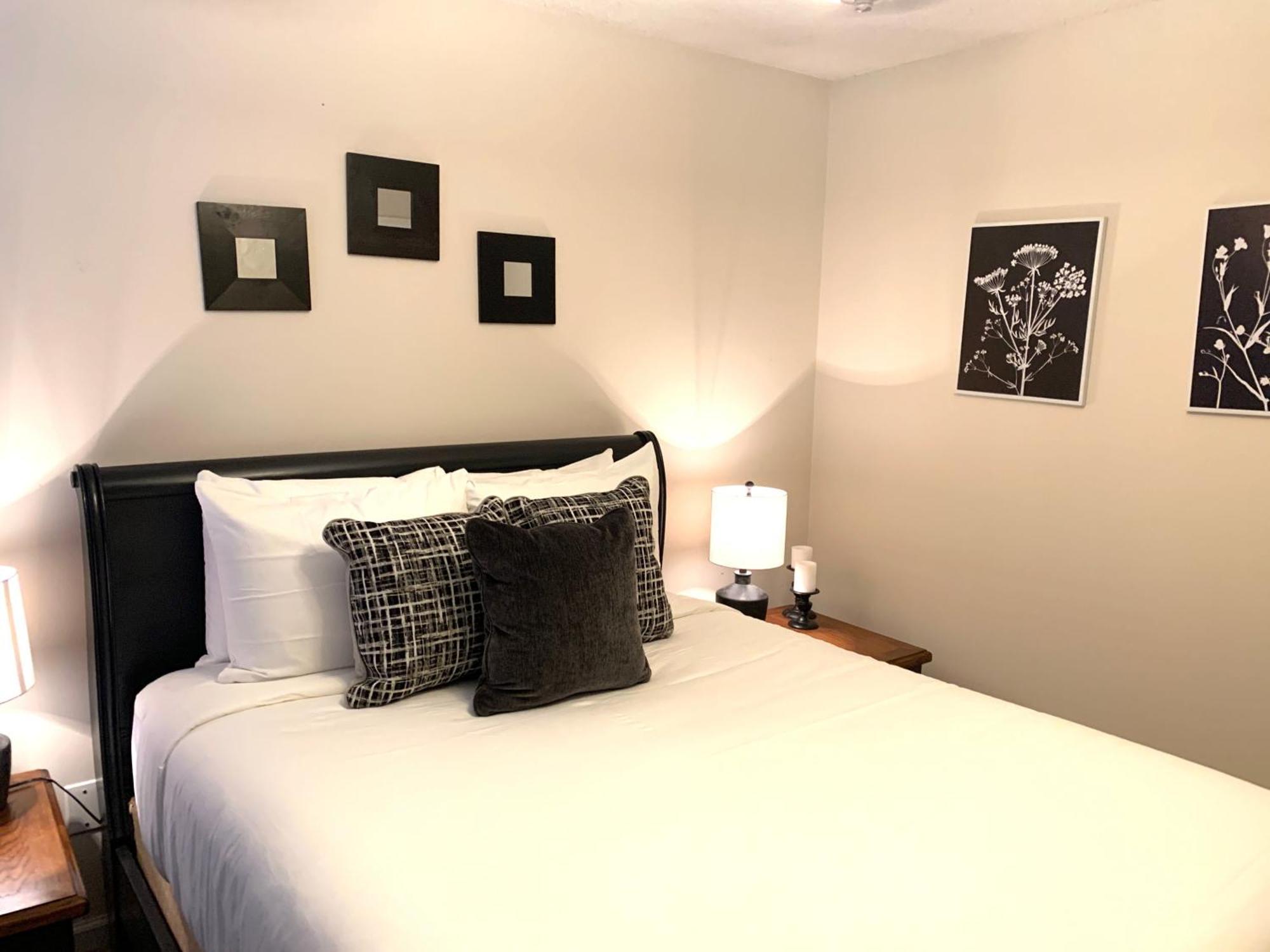 Enjoy This Amazing Home With Porch & Grill Near Dt Woodstock Room photo