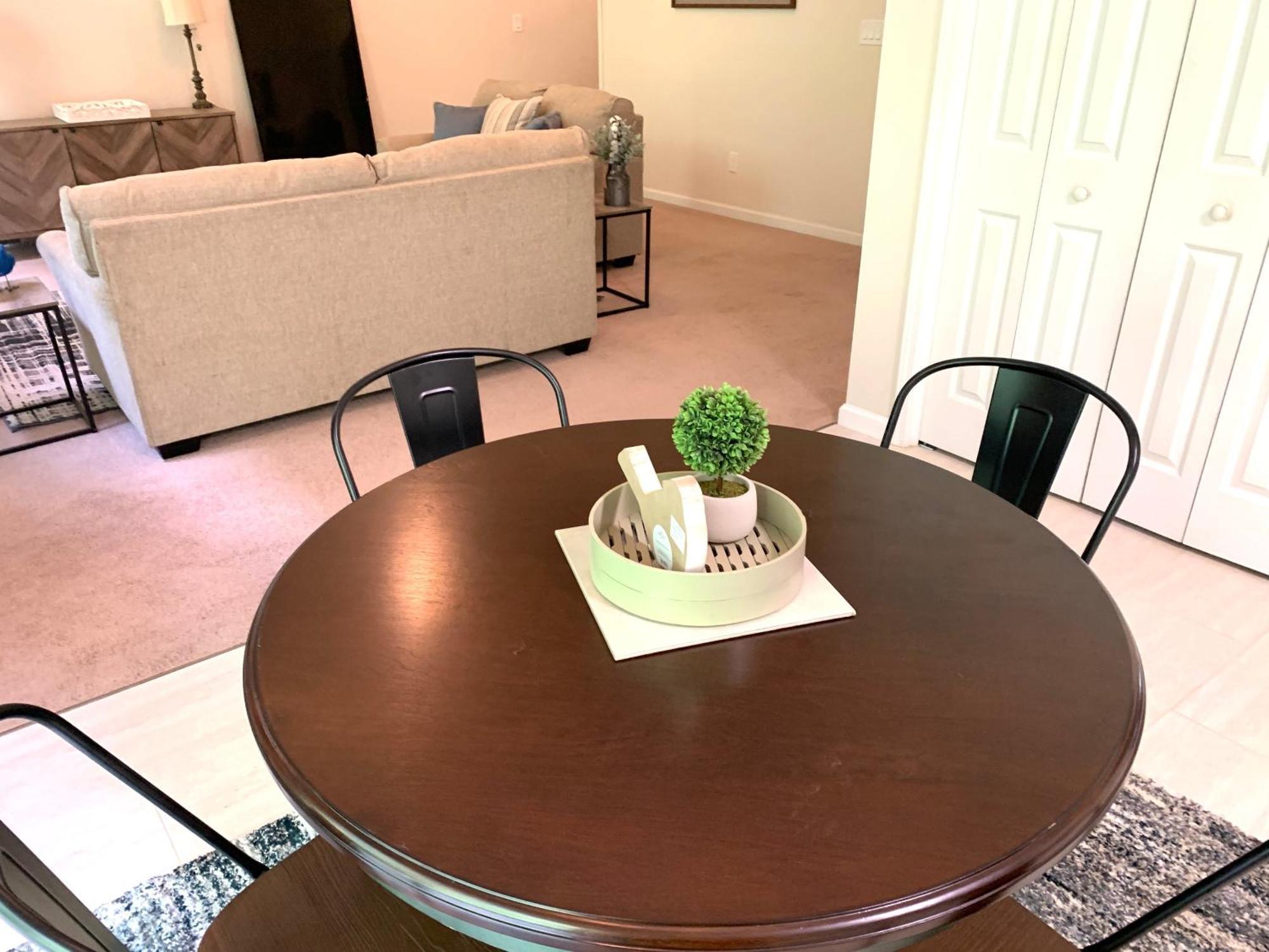 Enjoy This Amazing Home With Porch & Grill Near Dt Woodstock Room photo