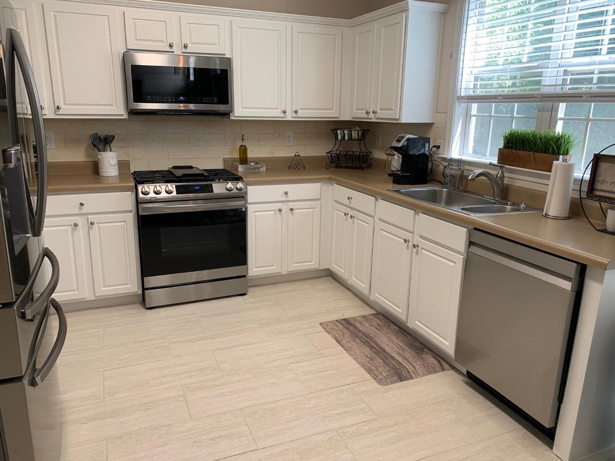 Enjoy This Amazing Home With Porch & Grill Near Dt Woodstock Room photo